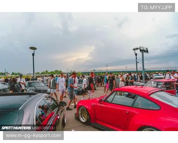 亲临现场：车迷的热情与激情展现